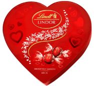 Attēls LINDT Lindor Heart piena šokolādes konfekšu kaste, 200g